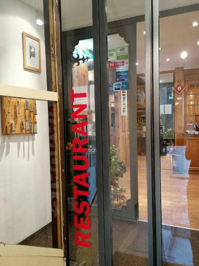 Petit Helvetia Budget Hotel ツェルマット エクステリア 写真