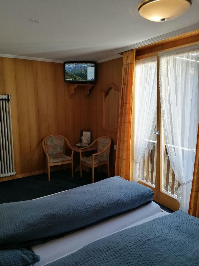 Petit Helvetia Budget Hotel ツェルマット エクステリア 写真