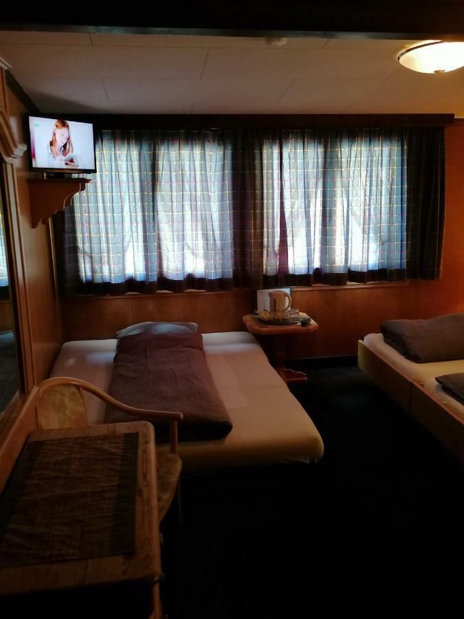 Petit Helvetia Budget Hotel ツェルマット エクステリア 写真