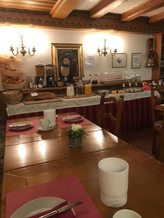 Petit Helvetia Budget Hotel ツェルマット エクステリア 写真