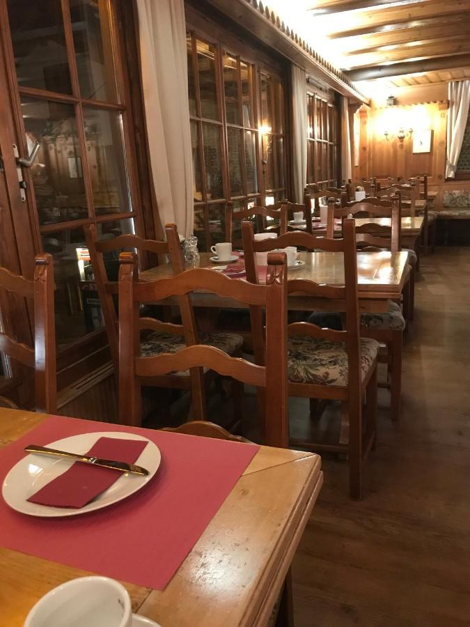 Petit Helvetia Budget Hotel ツェルマット エクステリア 写真